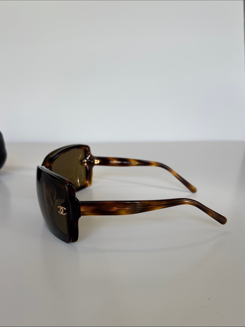 CHANEL Vintage Y2K 5065 Tortoiseshell Shield Sunglasses - Picture 6 of 11